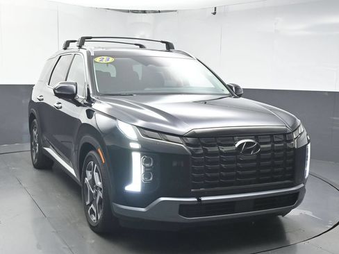 Used 2023 Hyundai Palisade SEL FWD image 2