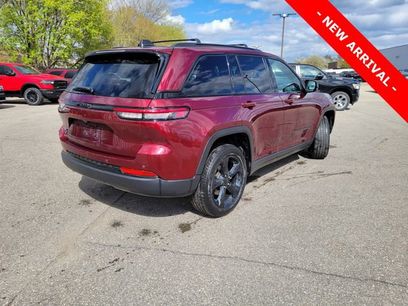 Used 2024 Jeep Grand Cherokee Altitude