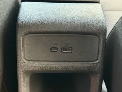 Used 2025 Chevrolet Trax LT FWD image 8