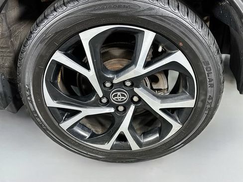 Used 2018 Toyota C-HR XLE FWD image 26