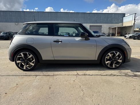Used 2025 MINI Cooper 2-Door Hardtop image 6