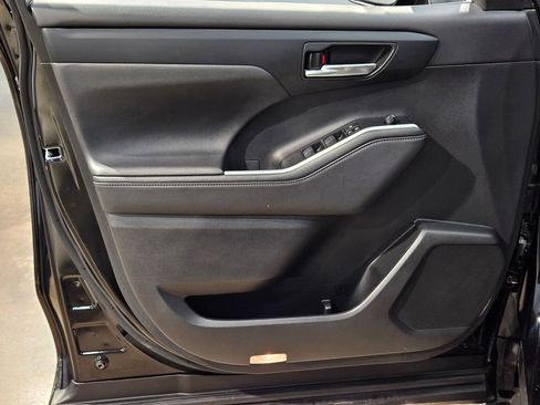 Used 2024 Toyota Highlander XLE image 20