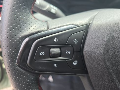 Used 2024 Chevrolet Trax RS w/ Sunroof Package FWD image 17