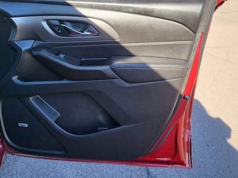 Used 2023 Chevrolet Traverse Premier image 17