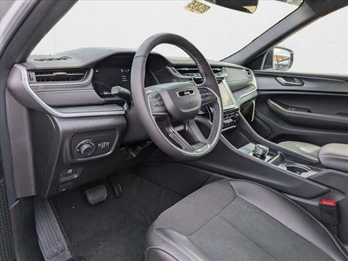 New 2025 Jeep Grand Cherokee L Altitude image 3