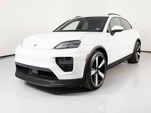 New 2025 Porsche Macan 4 Electric image 6