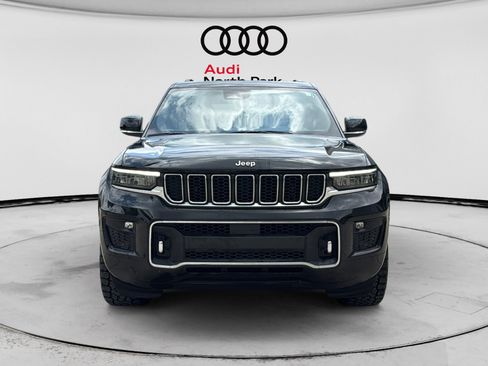 Used 2022 Jeep Grand Cherokee Overland w/ Luxury Tech Group IV AWD/4WD image 2
