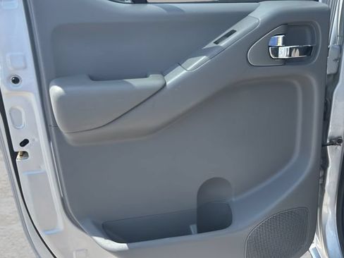 Used 2019 Nissan Frontier SV AWD/4WD image 13