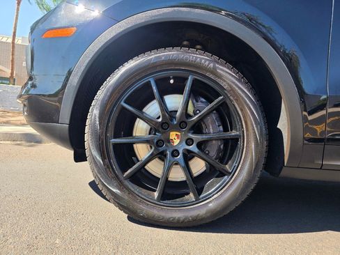 Used 2022 Porsche Cayenne AWD/4WD image 26