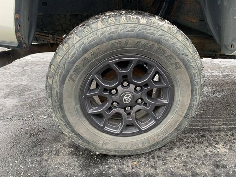 Used 2016 Toyota Tacoma SR image 10