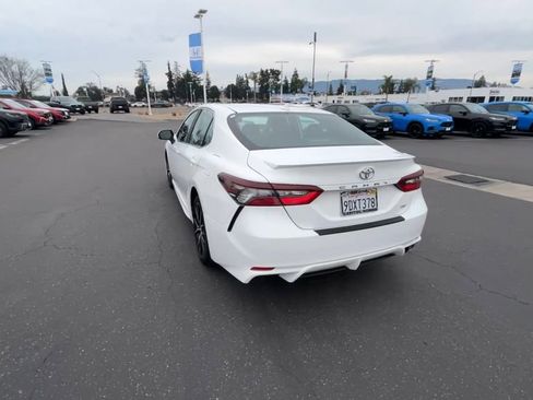 Used 2023 Toyota Camry SE image 7