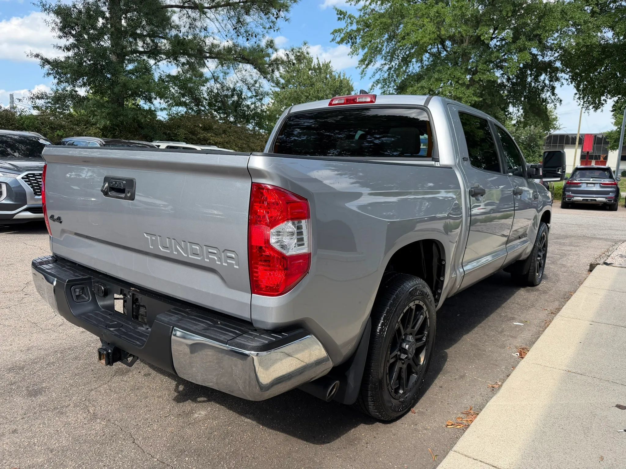 Used 2020 Toyota Tundra SR5 w/ SR5 Upgrade Package AWD/4WD image 5