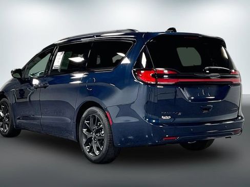 Used 2025 Chrysler Pacifica Limited FWD image 6