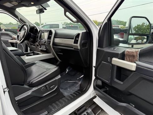 Used 2019 Ford F250 Lariat w/ Lariat Value Package image 9