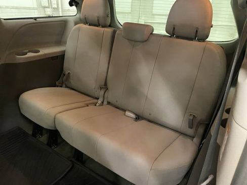 Used 2018 Toyota Sienna XLE w/ XLE Navigation Package image 23