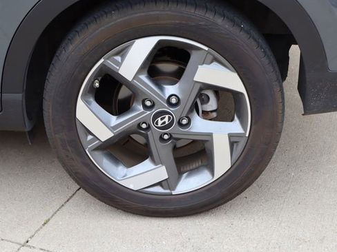 Used 2025 Hyundai Venue SEL image 27