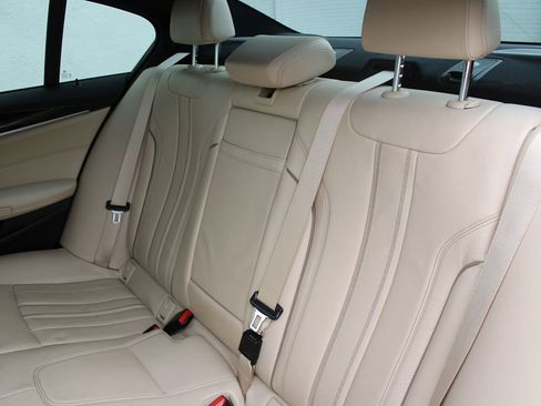 Used 2018 BMW M550i xDrive image 15