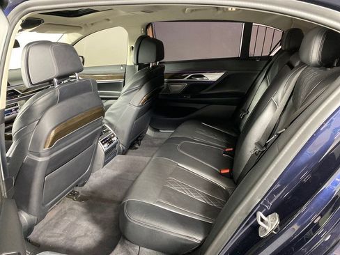 Used 2020 BMW 740i image 31