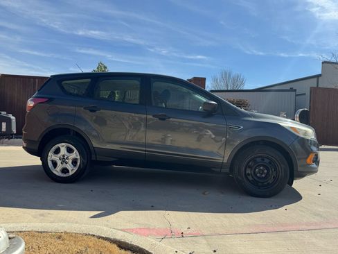 Used 2017 Ford Escape S image 2