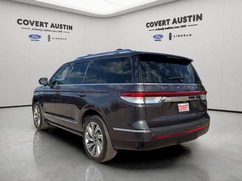 Used 2023 Lincoln Navigator Reserve AWD/4WD image 3