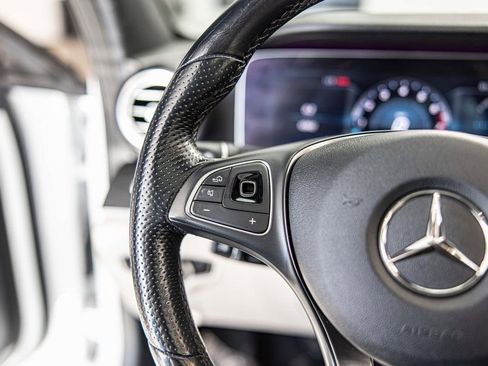 Used 2018 Mercedes-Benz E 400 4MATIC Sedan image 25