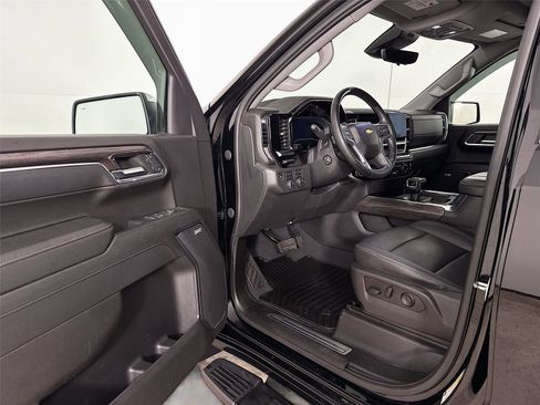 Used 2023 Chevrolet Silverado 1500 LTZ w/ LTZ Premium Package AWD/4WD image 3