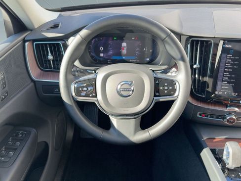 Certified 2024 Volvo XC60 B5 Plus w/ Protection Package Premier image 18