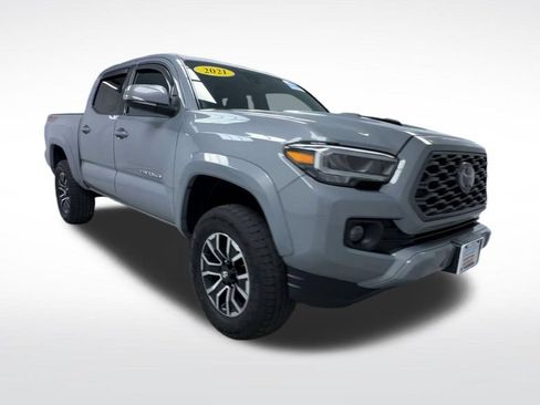 Used 2021 Toyota Tacoma TRD Sport w/ Technology Package AWD/4WD image 15