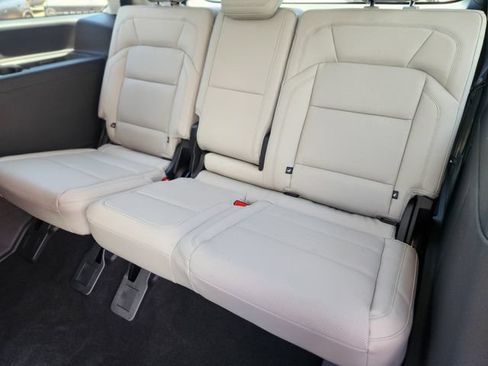 New 2026 Lincoln Navigator Premiere AWD/4WD image 16