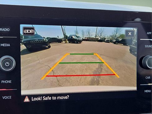Used 2025 Volkswagen Taos SE FWD image 16