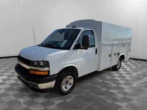 New 2025 Chevrolet Express 3500 w/ Power Convenience Package image 3