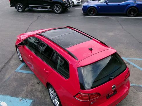Used 2019 Volkswagen Golf S FWD image 8