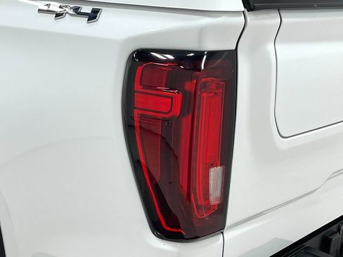 Used 2022 GMC Sierra 1500 SLT w/ SLT Premium Plus Package AWD/4WD image 38