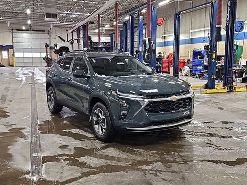 New 2026 Chevrolet Trax LT w/ Driver Confidence Package image 10
