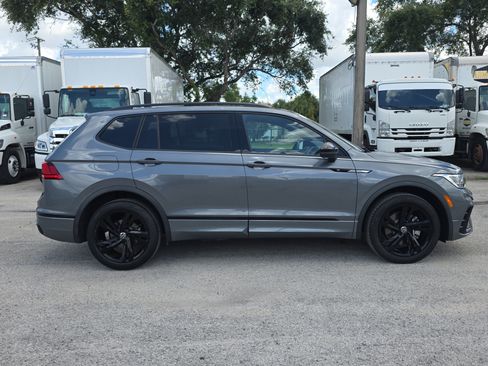 Used 2023 Volkswagen Tiguan SE R-Line FWD image 8