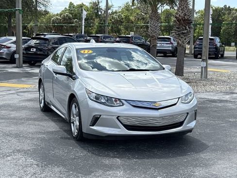 Used 2017 Chevrolet Volt LT w/ Comfort Package FWD image 3