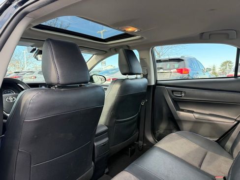 Used 2017 Toyota Corolla SE w/ SE Premium Package image 16