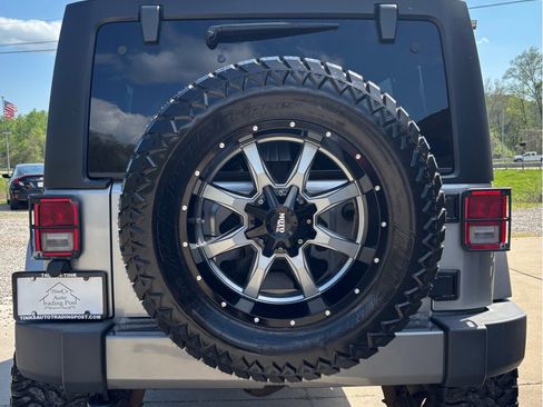 Used 2015 Jeep Wrangler Unlimited Sport AWD/4WD image 3