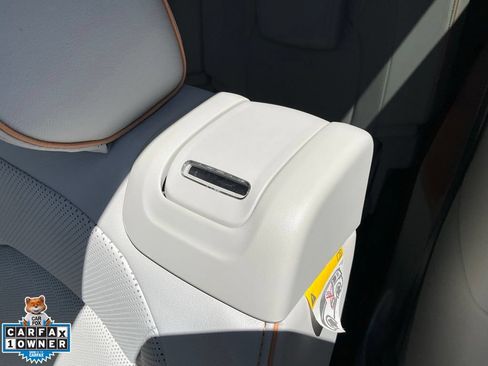 Used 2025 Volkswagen ID. Buzz 1st Edition AWD/4WD image 29