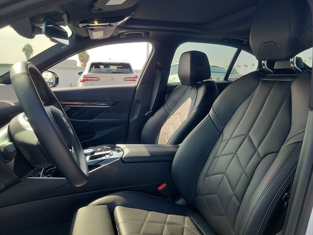 Used 2024 BMW i5 eDrive40i w/ Convenience Package RWD image 17