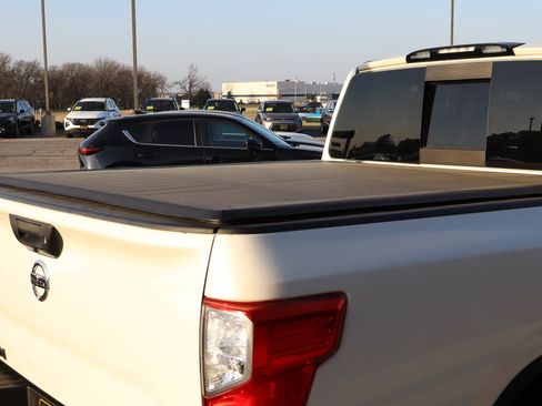 Used 2017 Nissan Titan SL w/ Off-Road Package image 5