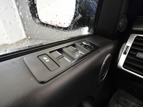 Used 2018 Land Rover Discovery HSE image 31