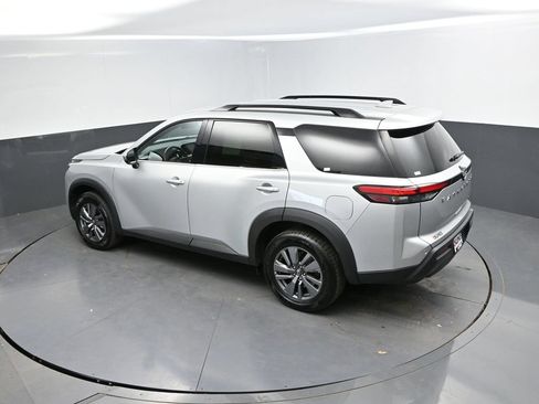 Used 2024 Nissan Pathfinder SV FWD image 28