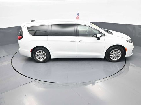 Used 2023 Chrysler Pacifica Touring-L FWD image 36