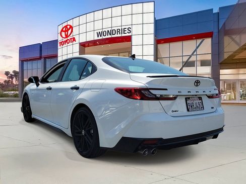 Used 2026 Toyota Camry Hybrid image 5