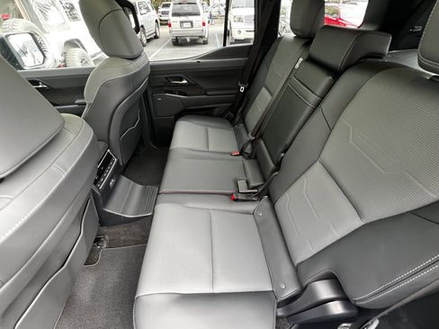 Certified 2025 Lexus GX 550 w/ Accessory Package (2T) image 32