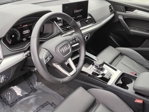 Certified 2025 Audi Q5 2.0T Premium w/ Convenience Plus Package image 17