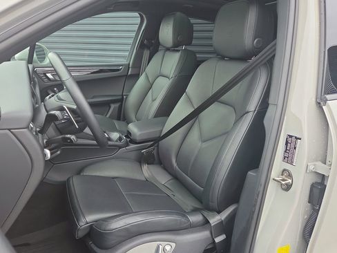 Certified 2025 Porsche Macan S image 5
