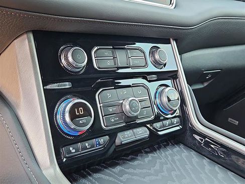 Used 2023 GMC Yukon Denali w/ Advanced Technology Package RWD image 19