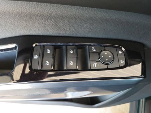 Used 2022 Nissan Pathfinder SL AWD/4WD image 59